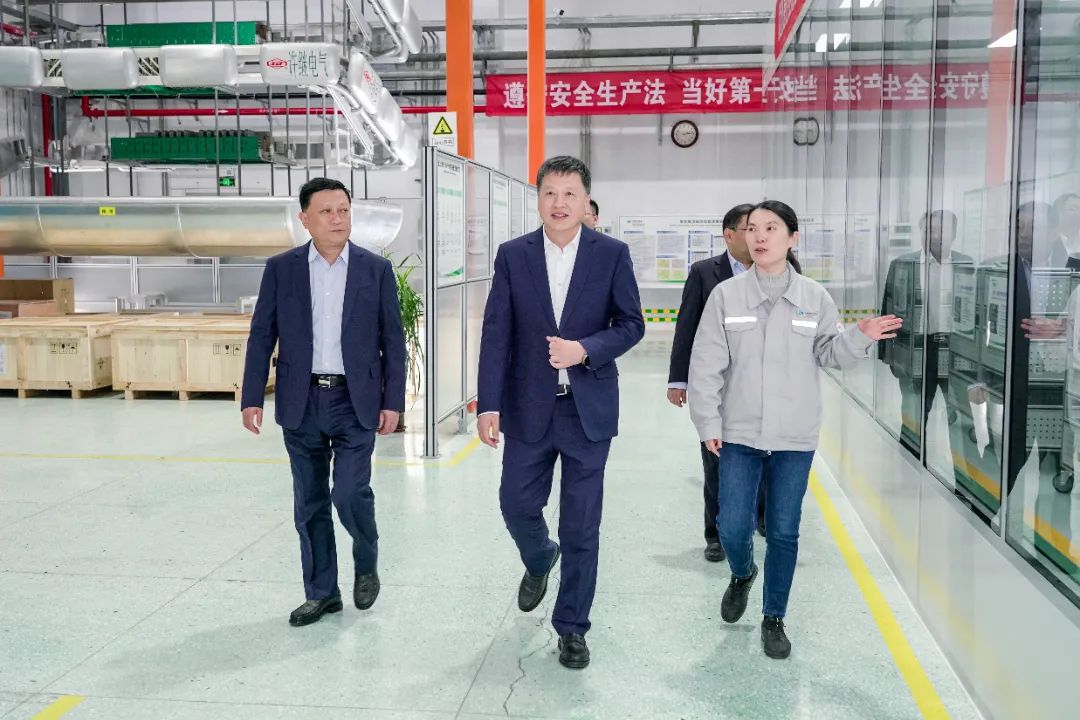 中國電氣裝備黨委副書記、總經(jīng)理周群到河南所屬企業(yè)調(diào)研