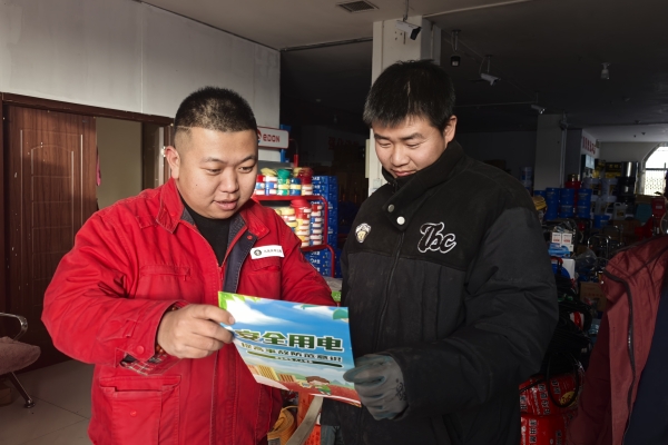 內(nèi)蒙古電力集團(tuán)烏海千里山供電公司蒙電愛心光明行，用電無憂進(jìn)社區(qū)