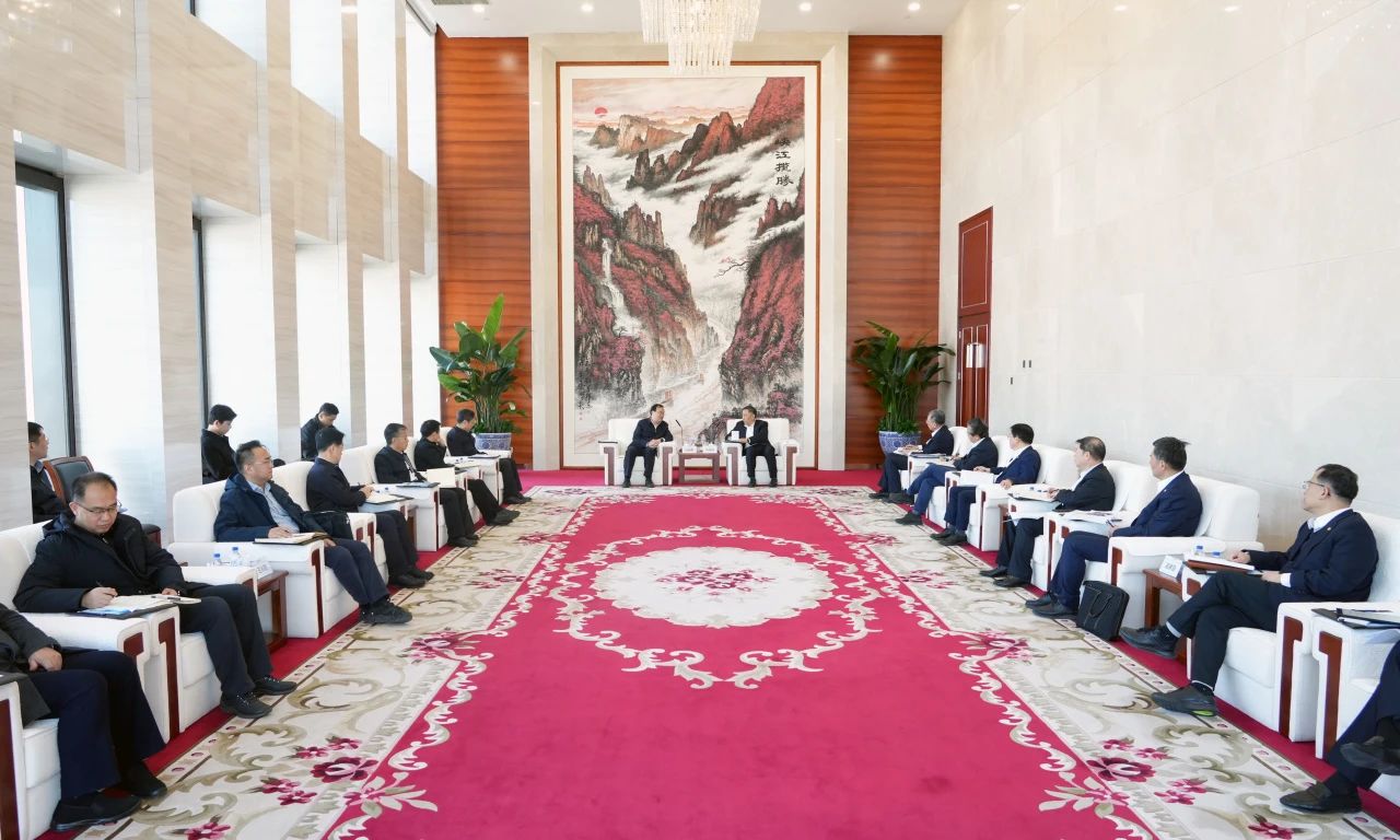中國能建董事長宋海良、總經(jīng)理倪真與中國南水北調(diào)集團(tuán)董事長汪安南、總經(jīng)理孫志禹會(huì)談