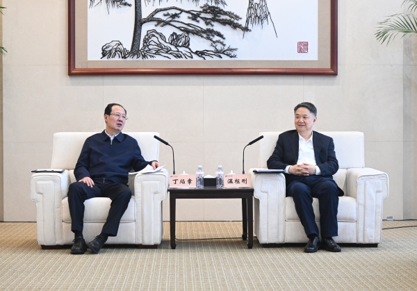 丁焰章與中國(guó)華能董事長(zhǎng)、黨組書記溫樞剛會(huì)談