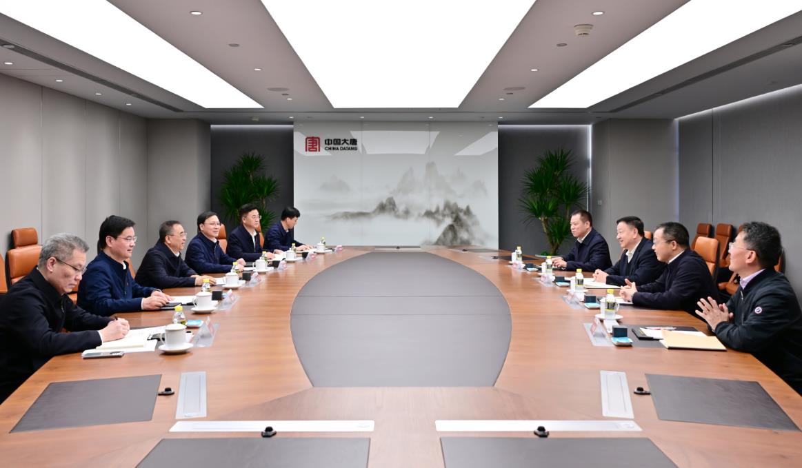中國(guó)大唐董事長(zhǎng)鄒磊、總經(jīng)理張傳江與中廣核董事長(zhǎng)楊長(zhǎng)利、總經(jīng)理高立剛會(huì)談