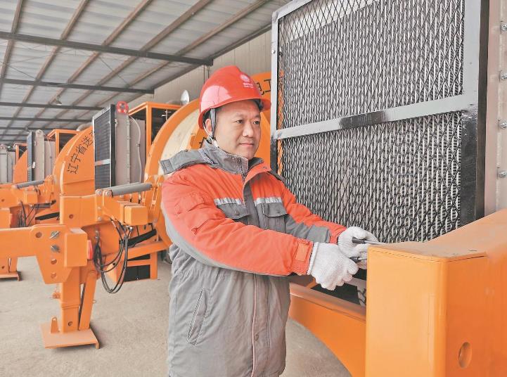 【國網特等勞?！筷愓穑簞?chuàng)新攻堅步履不停 破解電網施工難題