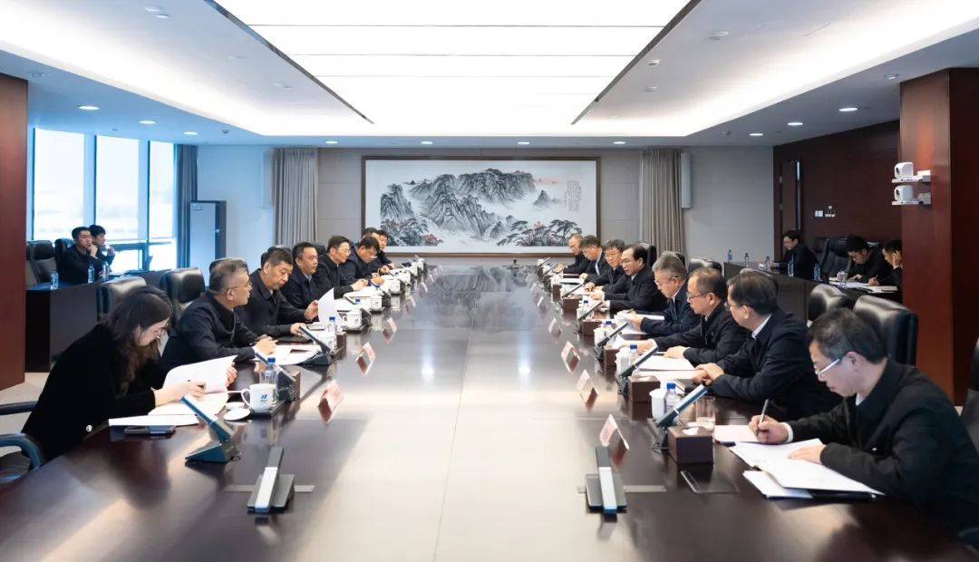 華電集團董事長江毅、總經(jīng)理葉向東與哈電集團董事長曹志安、總經(jīng)理黃偉舉行會談