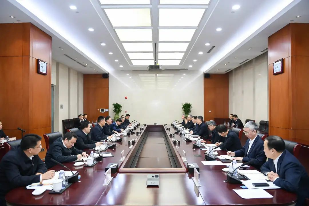 華能集團董事長、黨組書記溫樞剛會見中國安能董事長陳奕輝、總經(jīng)理周慶豐